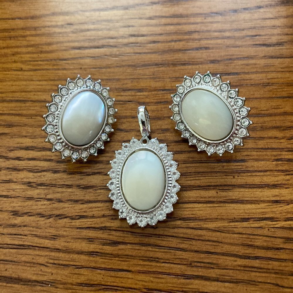 Clip-on earrings/matching pendant Faux Opal/Diamonds Vintage BUTLER Signed